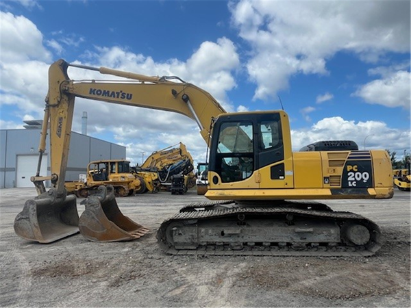 2018 KOMATSU PC200LC-8 MD0055695